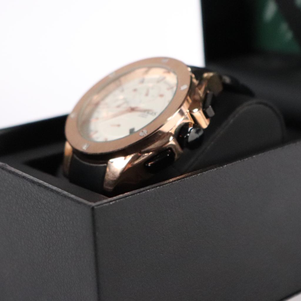 Gamages Londen Sports Calendar rose Horloge (51mm) - A Grade, Gamages of London, Gebruikt, Info@gamages.london, 164-182 Oxford Street, Westminster