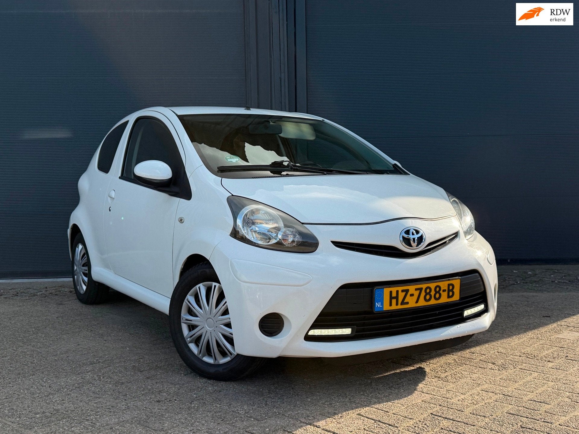 Toyota Aygo 1.0 VVT-i | Airco | Facelift | E-Pakket |, Voorwielaandrijving, Euro 5, Gebruikt, 4 stoelen