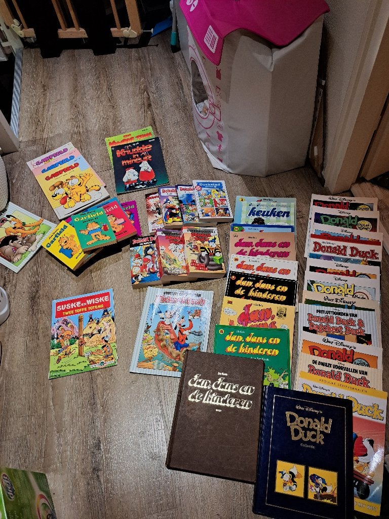 Stripboeken Donald, Garfield, Jan Jans, FC Knudde etc, Meerdere stripboeken, Ophalen, Gelezen