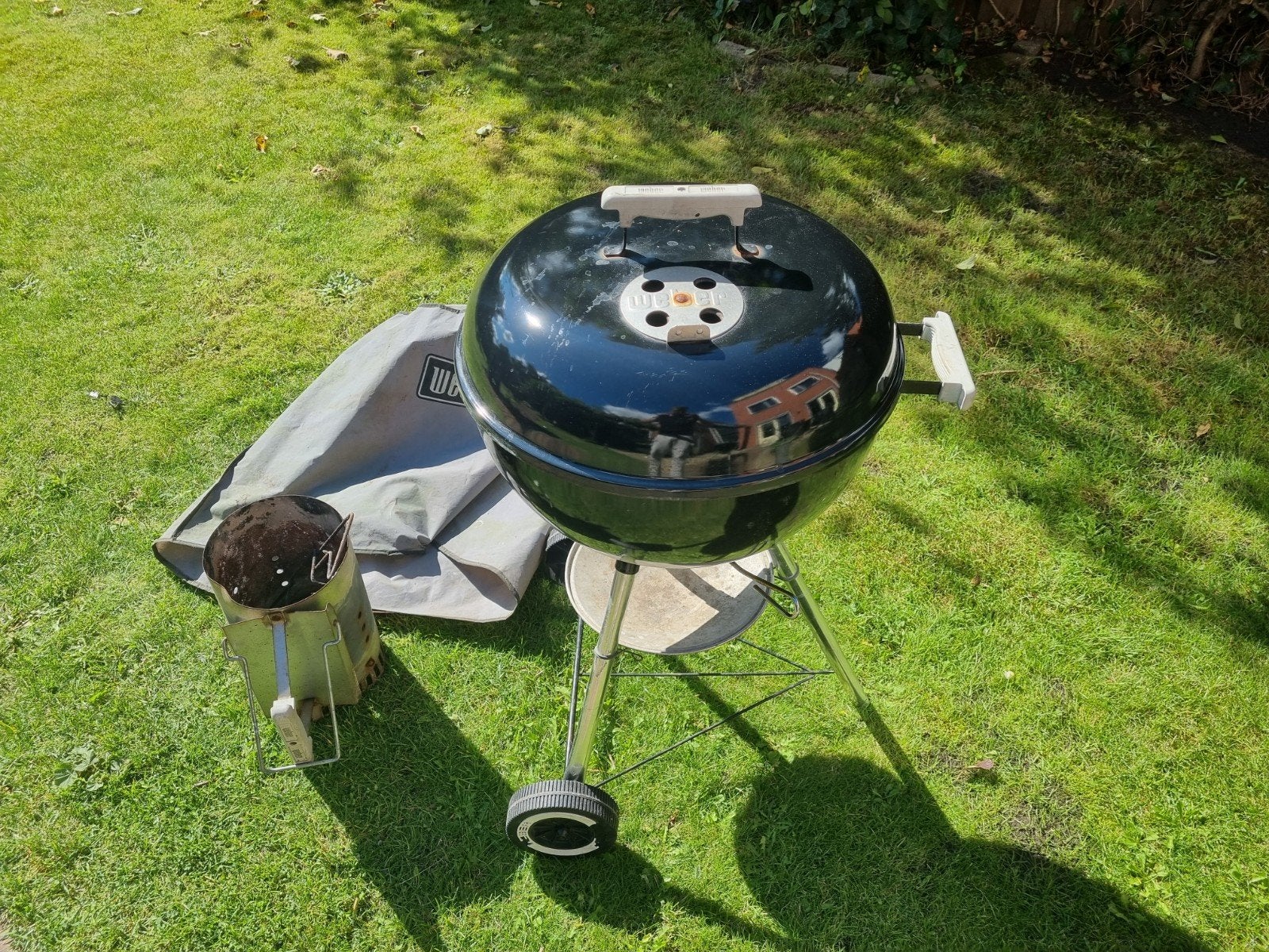 Weber barbecue met hoes en brikettenstarter, Ophalen, Gebruikt, Weber