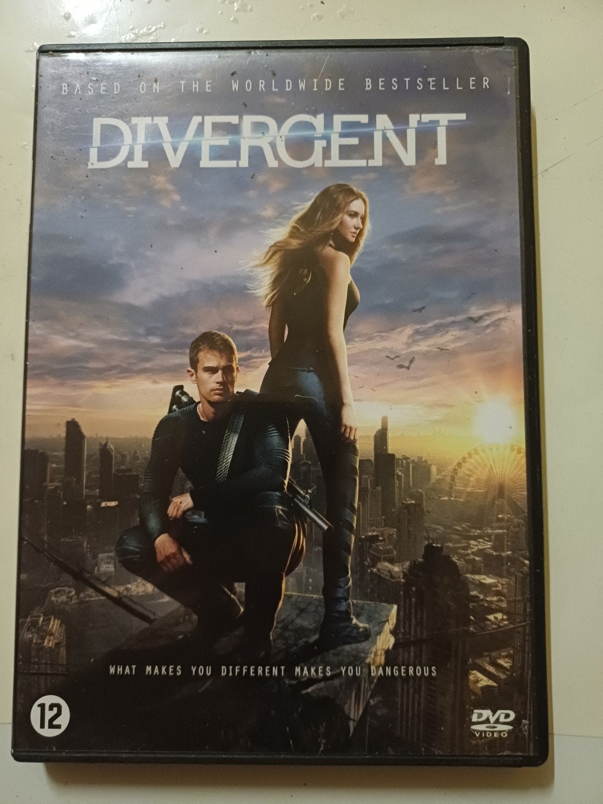 Divergent, Vanaf 12 jaar, Ophalen of Verzenden, Zo goed als nieuw