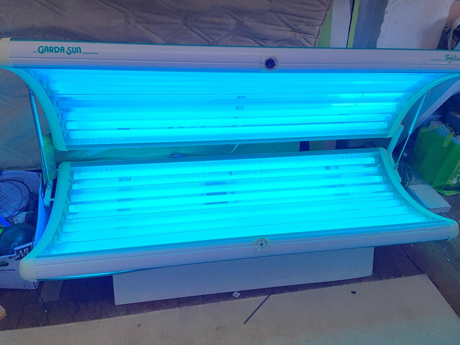 Garda Sun Softline Zonnebank met gezichtsbruiner en ventilat, Ophalen of Verzenden, Gebruikt, Zonnebank dubbelzijdig