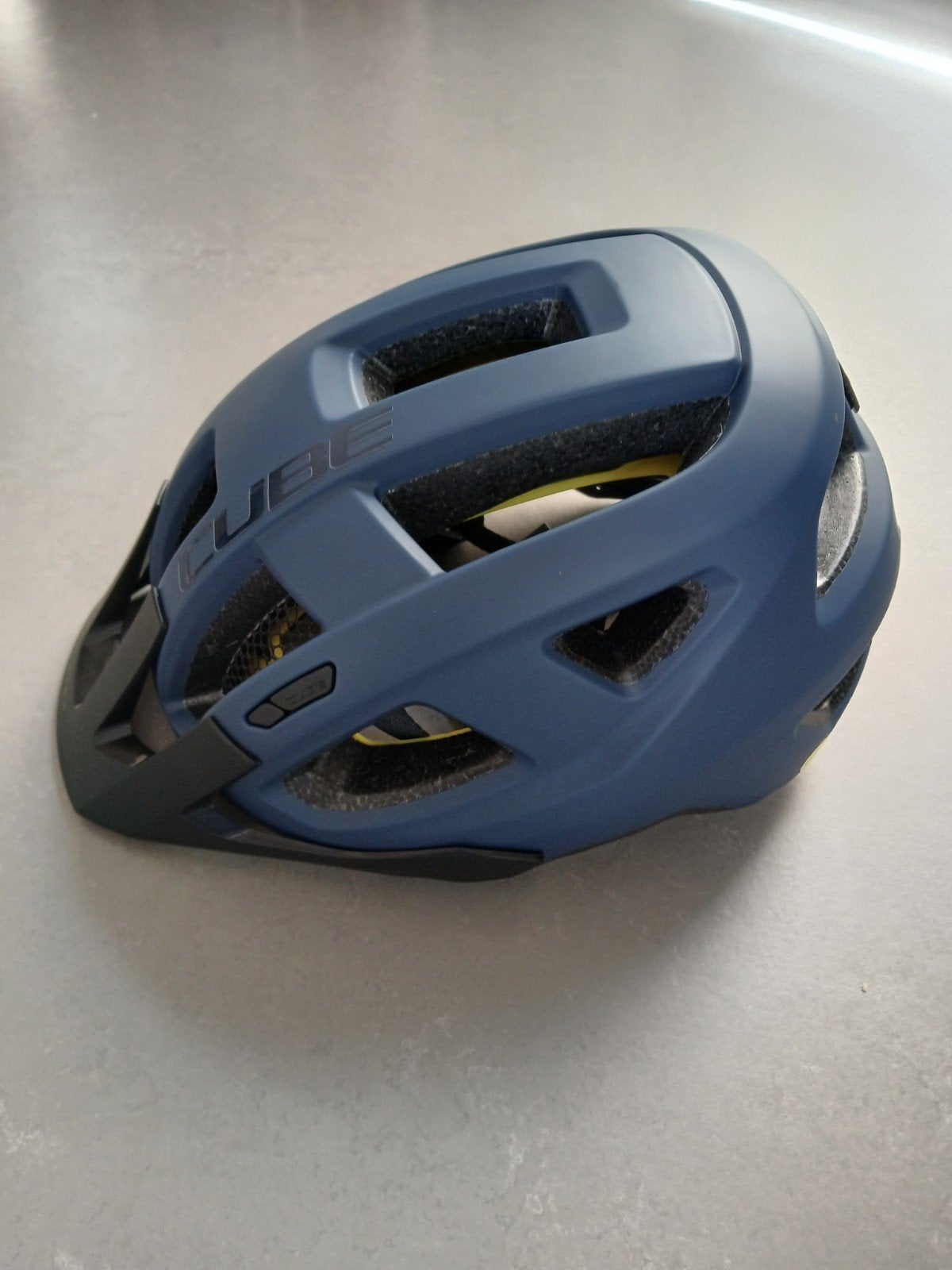 Fietshelm, Ophalen of Verzenden, Zo goed als nieuw, L, Cube
