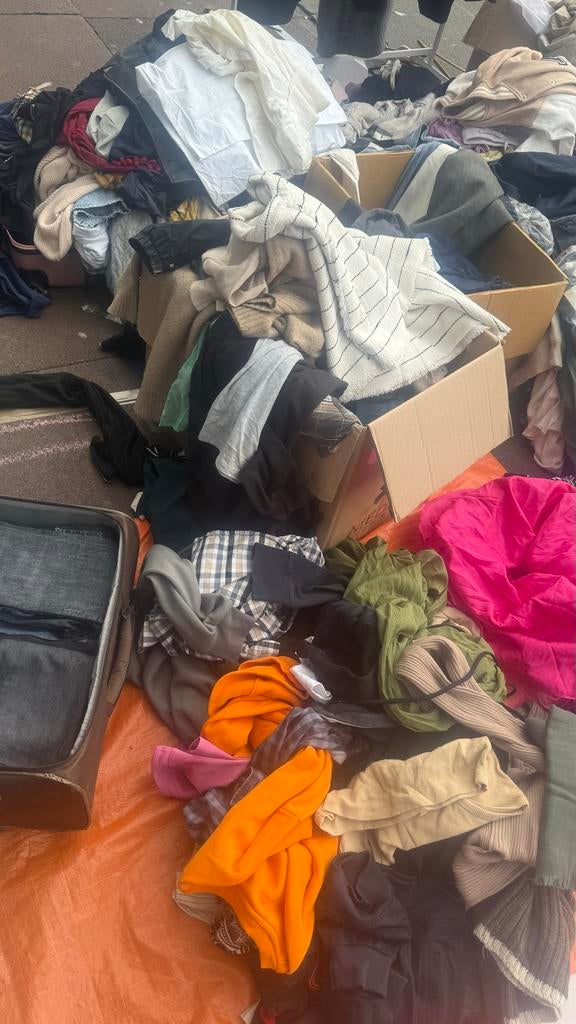 Heel veel kleding, Ophalen of Verzenden