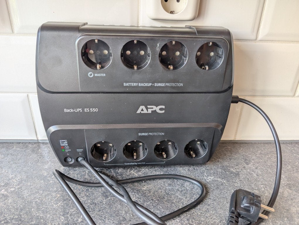 APC Back-UPS ES 550 - zonder batterij, Computers en Software, Noodvoedingen (UPS), Gebruikt, Ophalen of Verzenden