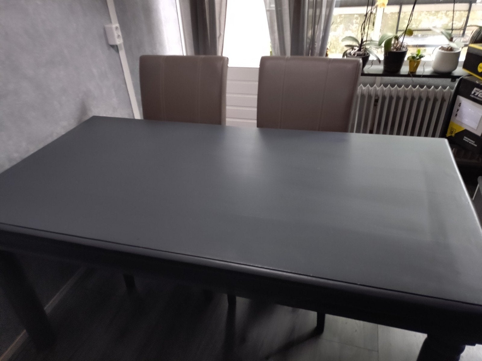 Grijze eettafel, 160x90 cm, voor 4-6 personen met 6 stoelen., Huis en Inrichting, Tafels | Eettafels, Ophalen, Gebruikt, Klassiek