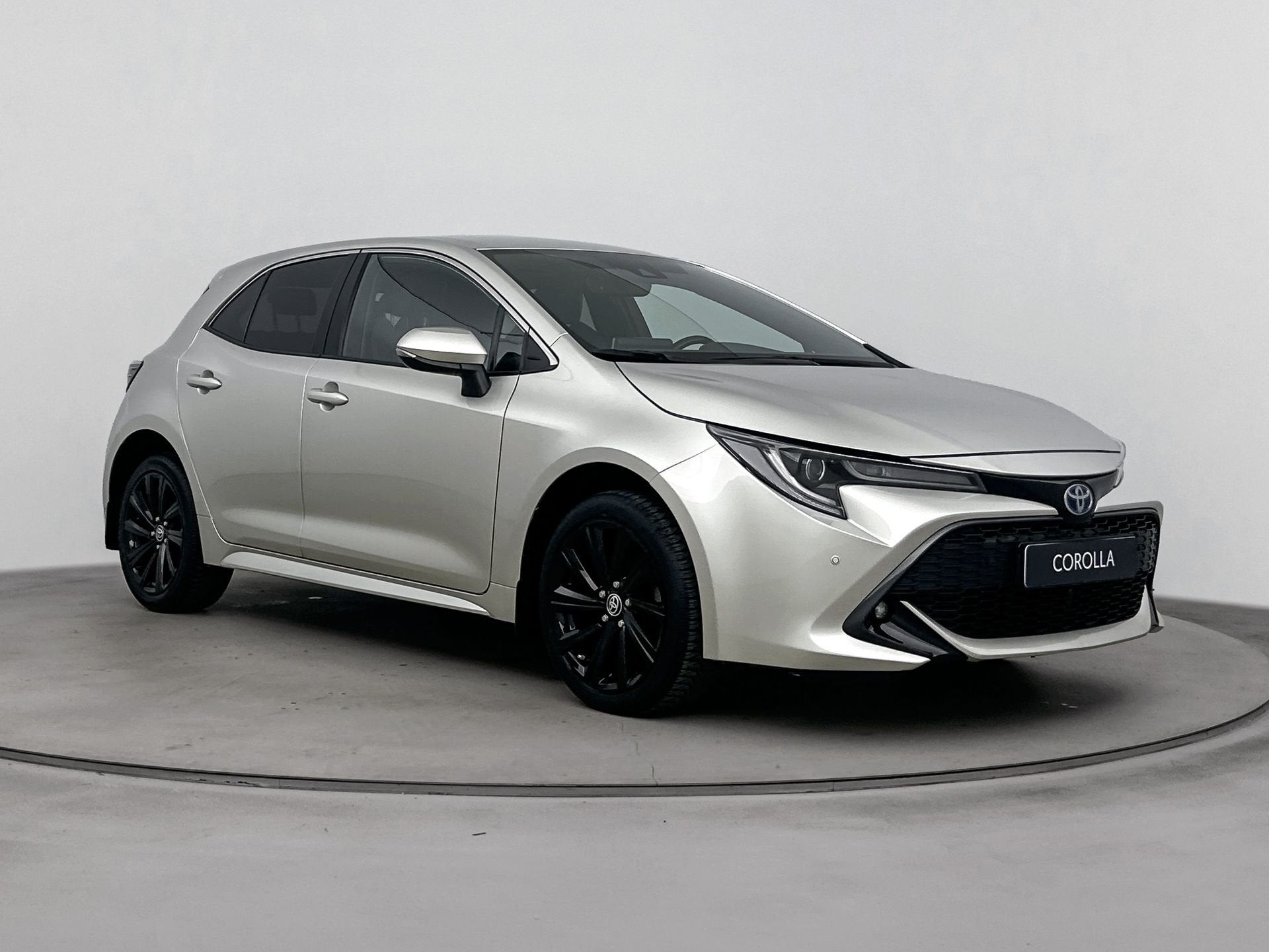 Toyota Corolla 1.8 Hybrid Dynamic | Parkeersensoren V+A | St, 12 maanden, Gebruikt, 4 cilinders, Corolla