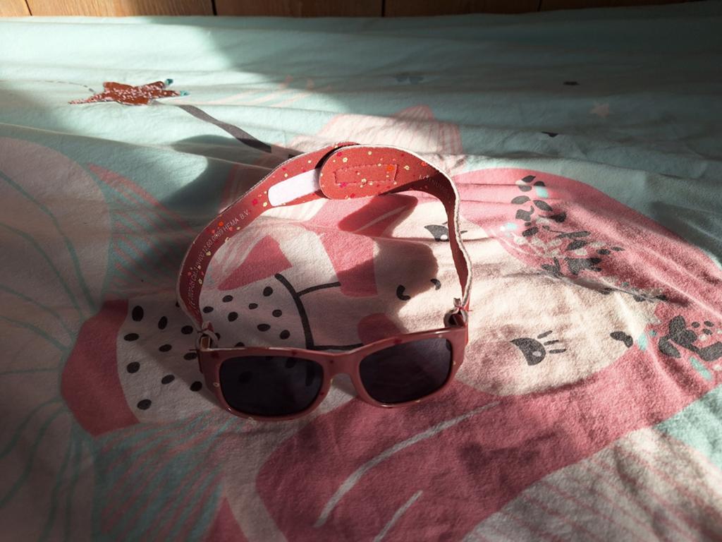Hema Baby zonnebril roze/bruin met hoofdband UV400, Ophalen of Verzenden, Zo goed als nieuw