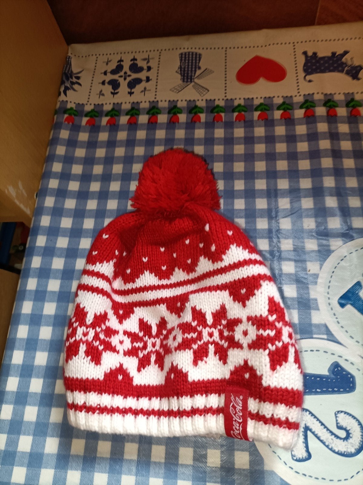 Leuke Coca Cola muts rood, wit met pluim, Kinderen en Baby's, Kinderkleding | Mutsen, Sjaals en Handschoenen, Ophalen of Verzenden