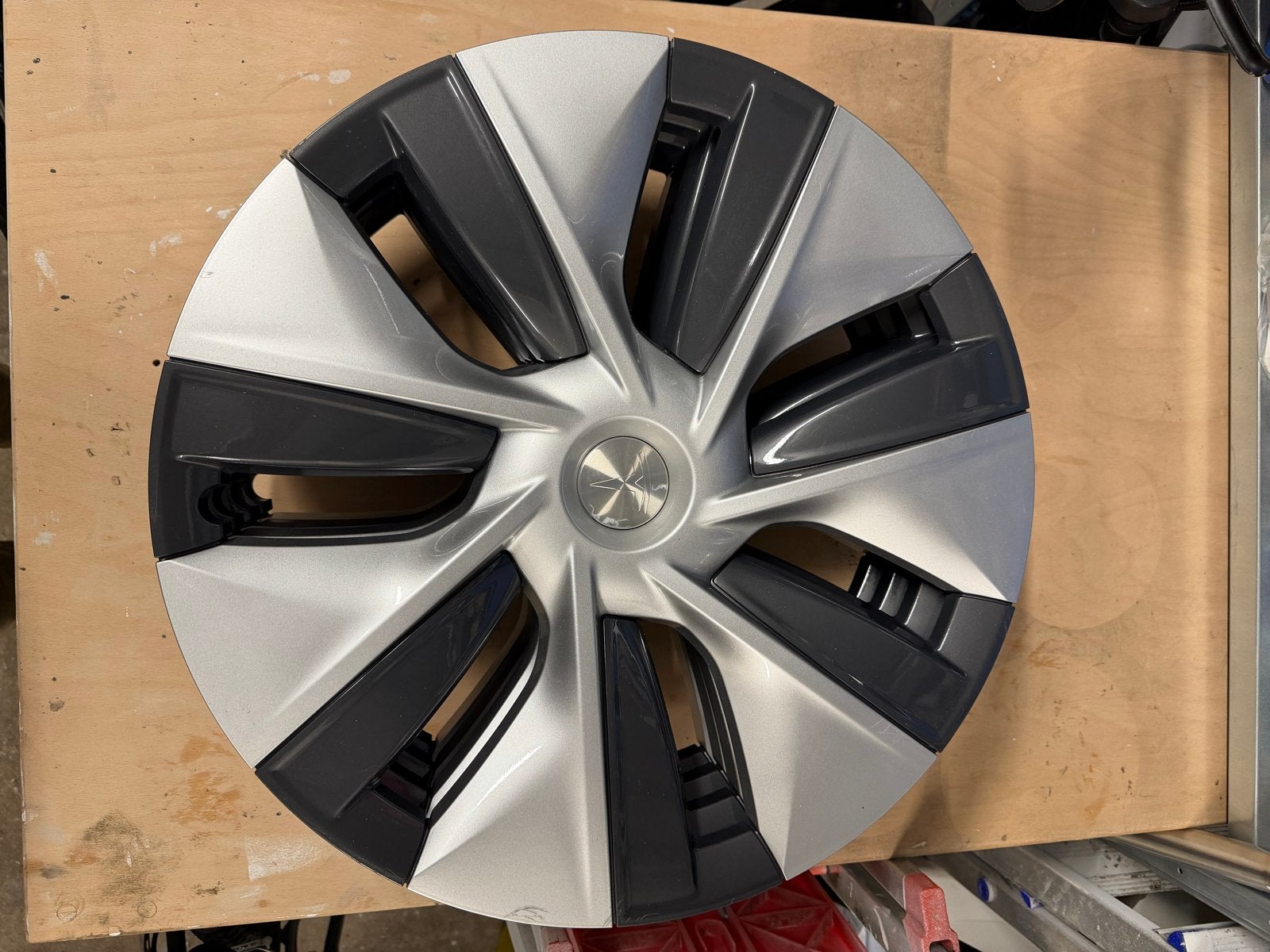 Set van 4 Tesla Model y wieldoppen (gebruikt)