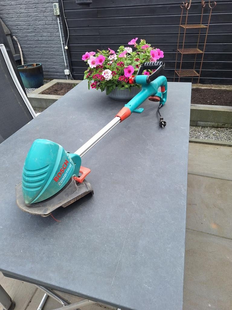 Grastrimmer verstelbaar. Werkt nog prima. Alleen ophalen, Ophalen of Verzenden, Gebruikt, Elektrisch