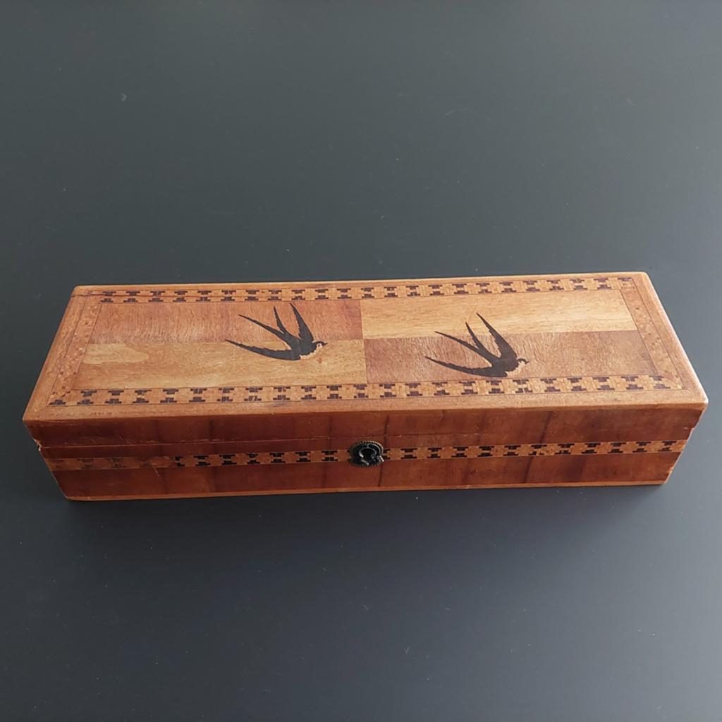 Antiek houten kistje met zwaluwen tafereel, Ophalen