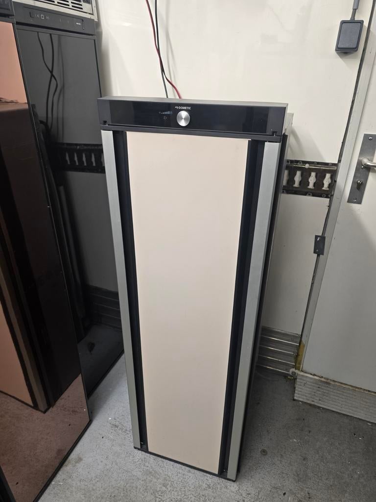 Dometic RML T10.4 zgan koelkast vriezer, Ophalen
