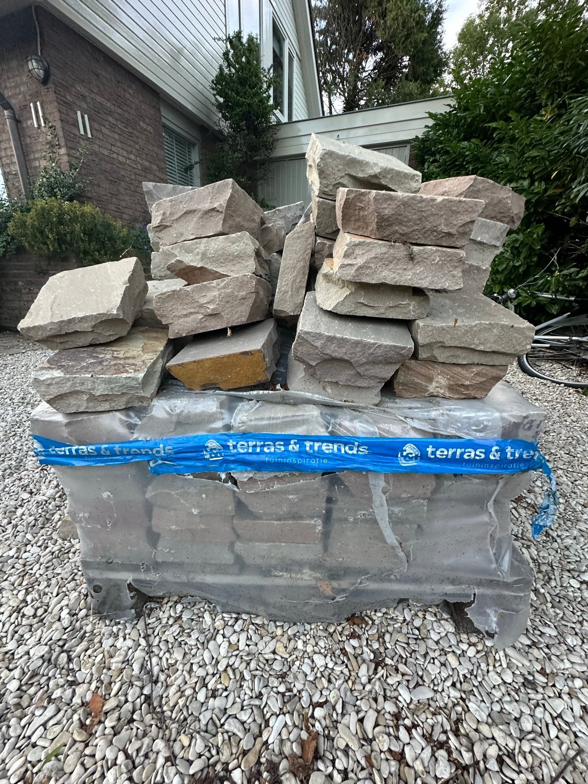 Sierlijke Kandla multi color gekapte terrastegels 14x14 cm, Tuin en Terras, Nieuw, Natuursteen, Terrastegels, 5 tot 10 m²