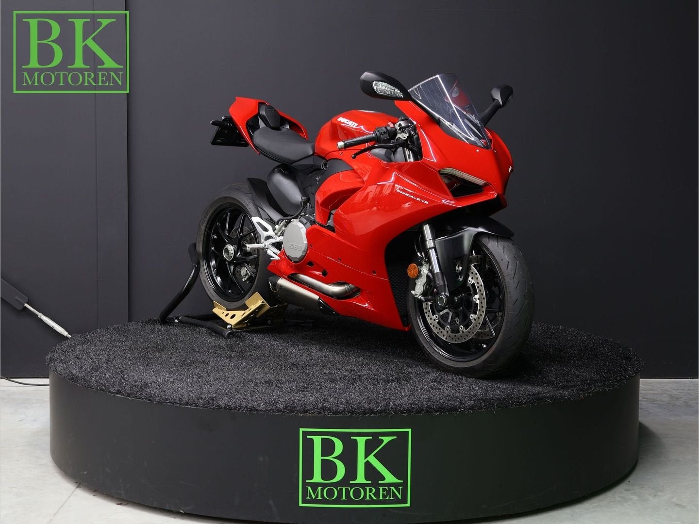 DUCATI PANIGALE V2 Akrapovic | BTW Motor, DUCATI, 2 cilinders, Motorrijbewijs A, Bedrijf
