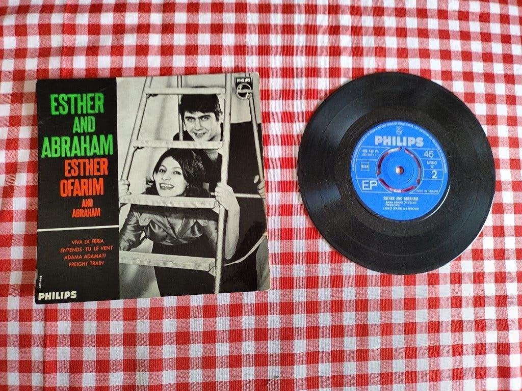 Foto 4 van Esther and Abraham Ofarim 7 inch EP  2 stuks