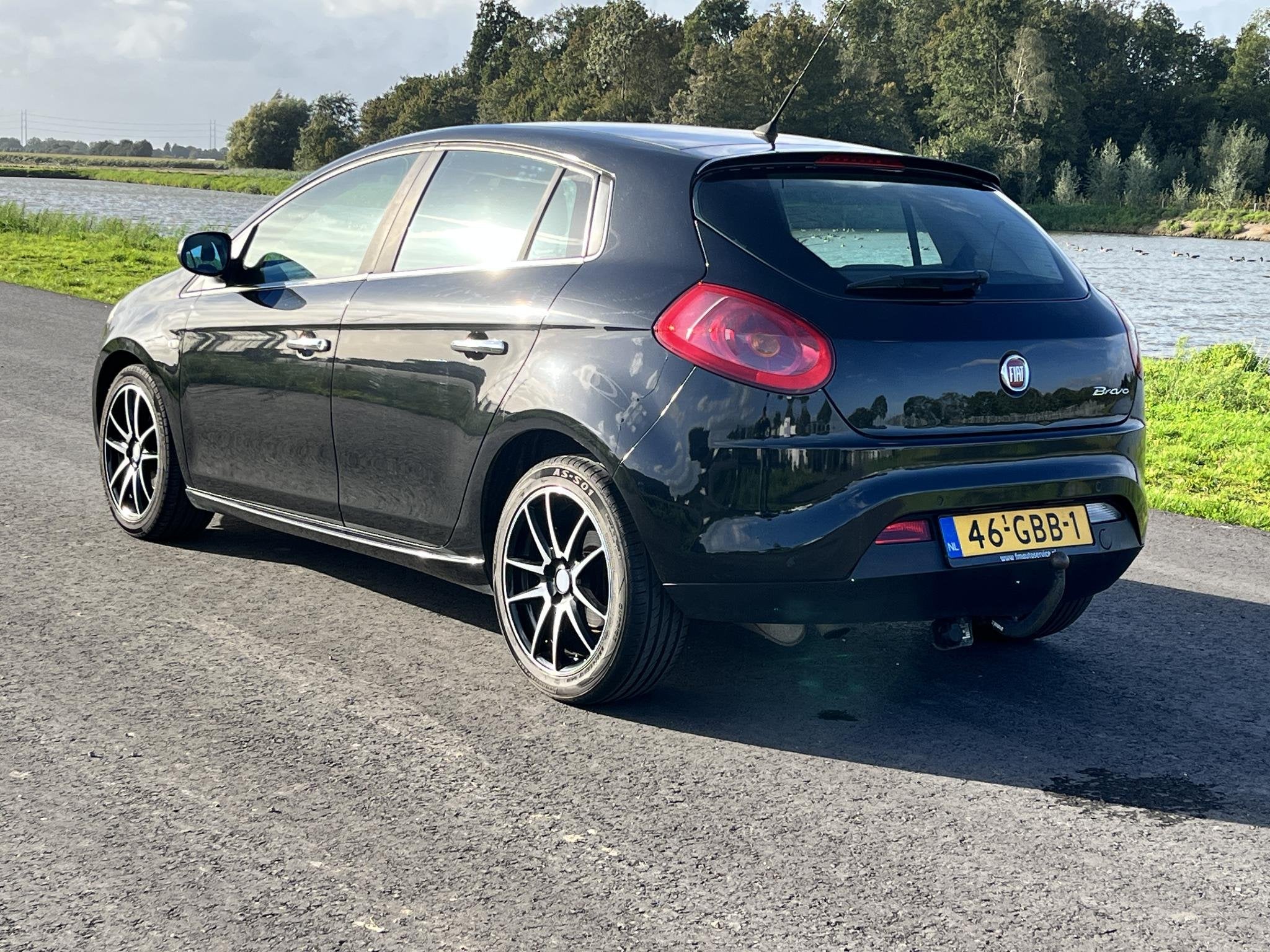 Fiat Bravo 1.4 T-Jet Emotion Clima, cruise, pdc achter, trek, Gebruikt, 4 cilinders, Zwart, Origineel Nederlands