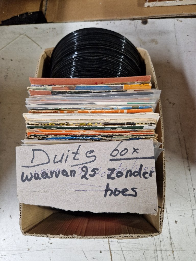 45 toeren singles, lp.s koffers en 45 rpm platen mapjes., Ophalen, Gebruikt