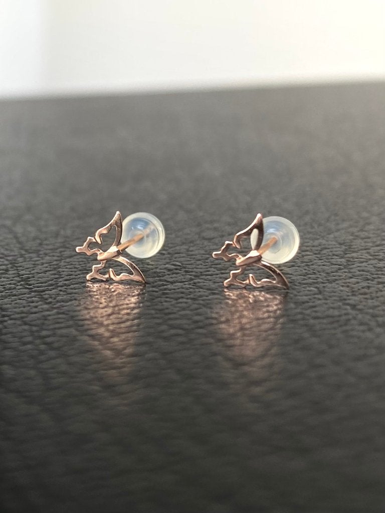 Vlinder oorbellen 10K roségoud, Sieraden, Tassen en Uiterlijk, Oorbellen, Nieuw, Ophalen of Verzenden, Roze, Knopjes of Stekers