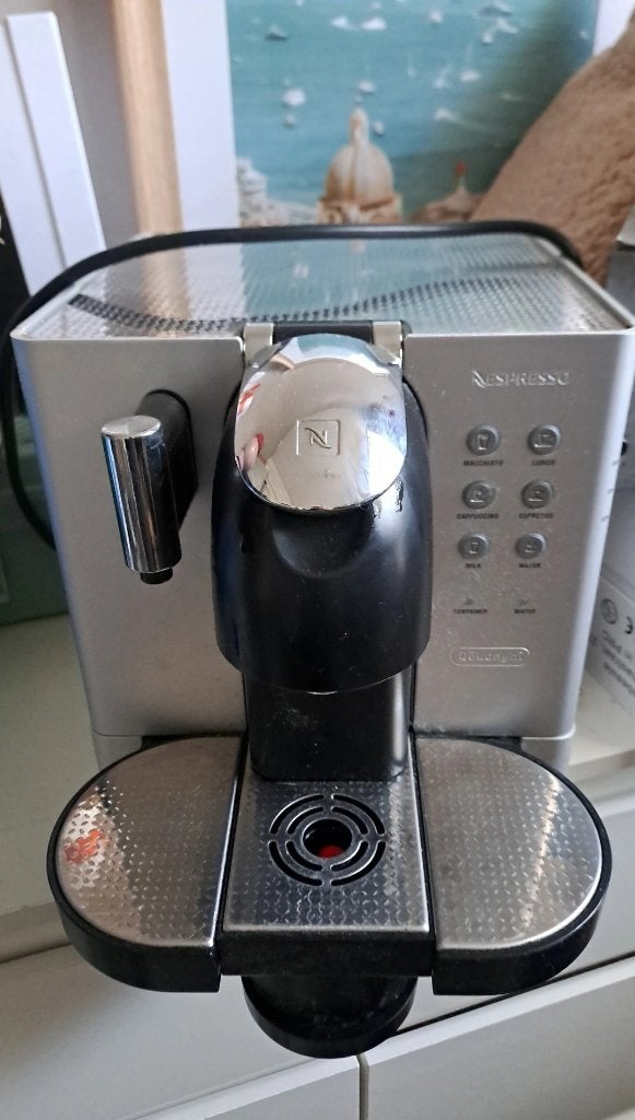 Nespresso De'Longhi apparaat, Ophalen, Gebruikt, Espresso apparaat, Koffiepads en cups