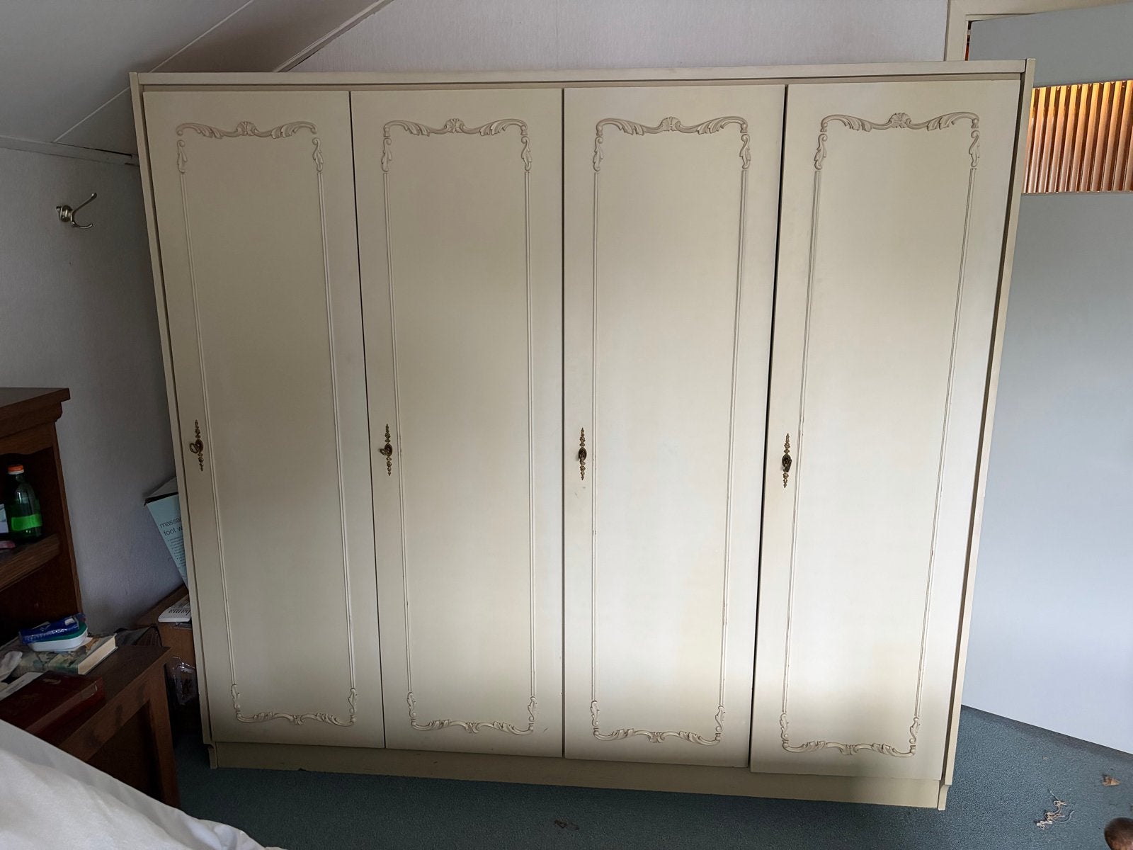 Vintage reteo Ruime 4-deurs kledingkast sierlijke details, Huis en Inrichting, Ophalen, Gebruikt, 200 cm of meer, Overige houtsoorten