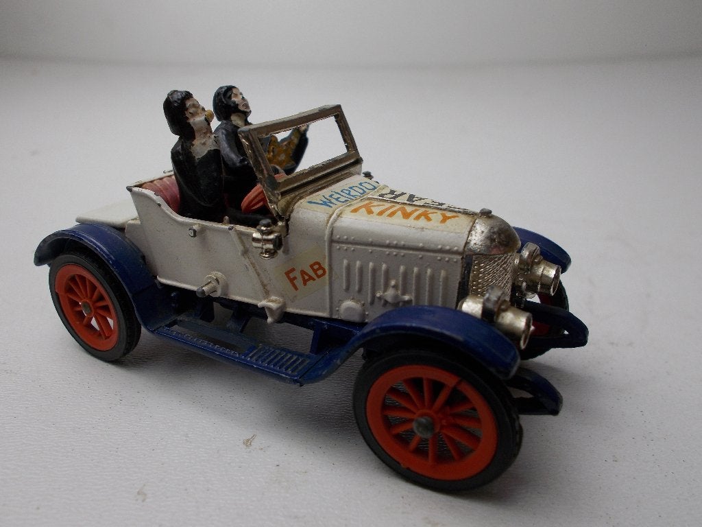 1966 Dinky Toys 486 "DINKY BEATS" MORRIS OXFORD. I.g.st.