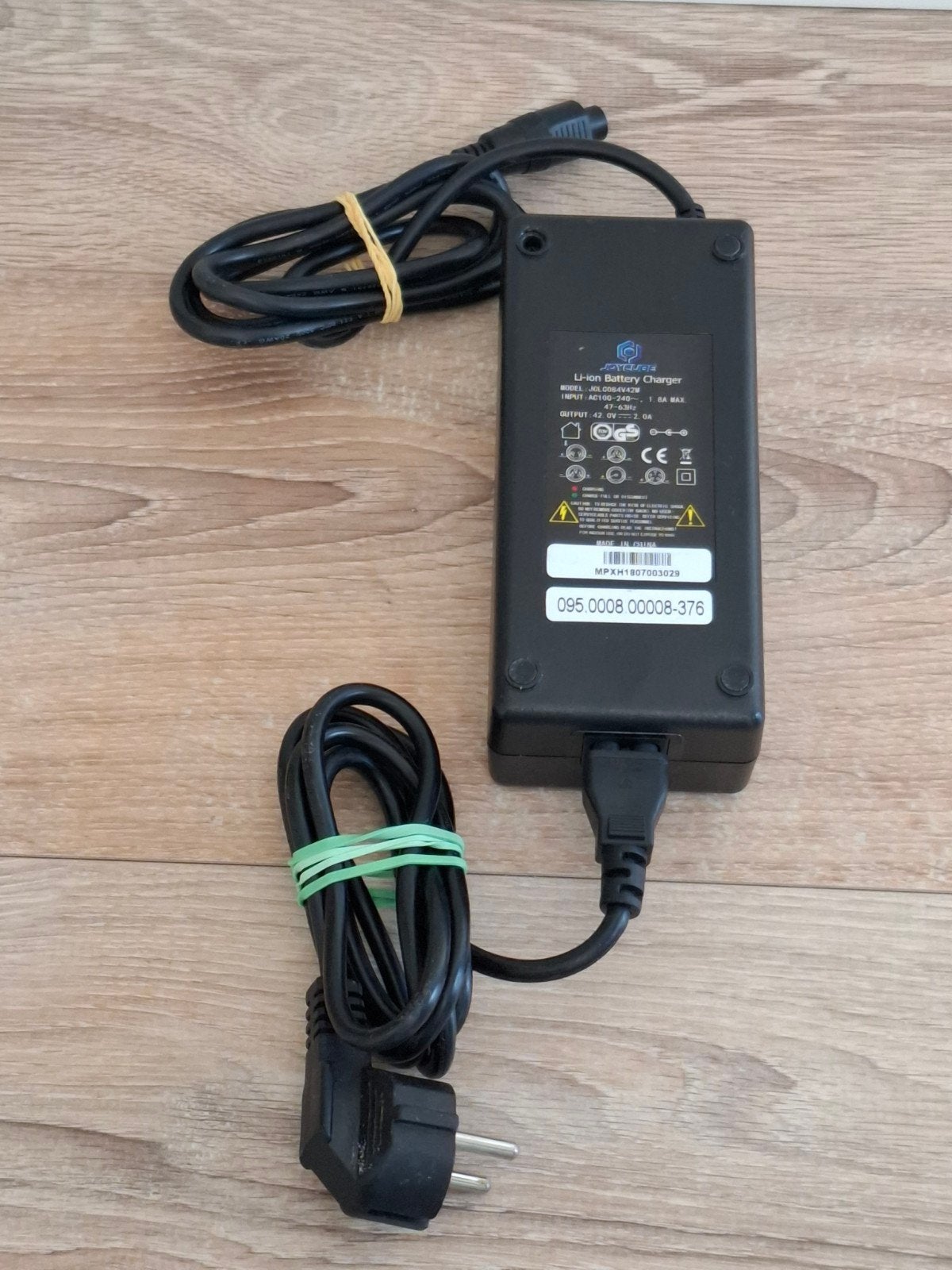 Joycube Li-ion Batterijlader JCL084V42M 42V 2.0A