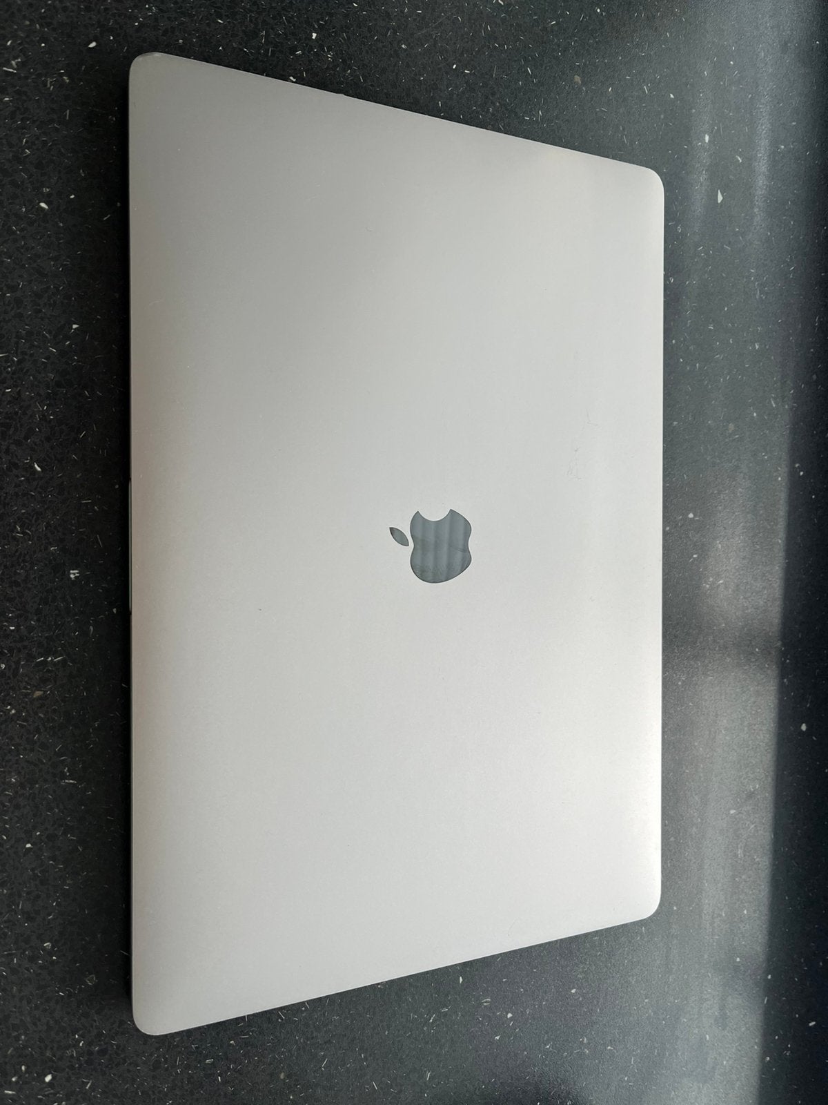 Macbook pro i7 6-core, Ophalen of Verzenden, Zo goed als nieuw, 2 tot 3 Ghz, SSD
