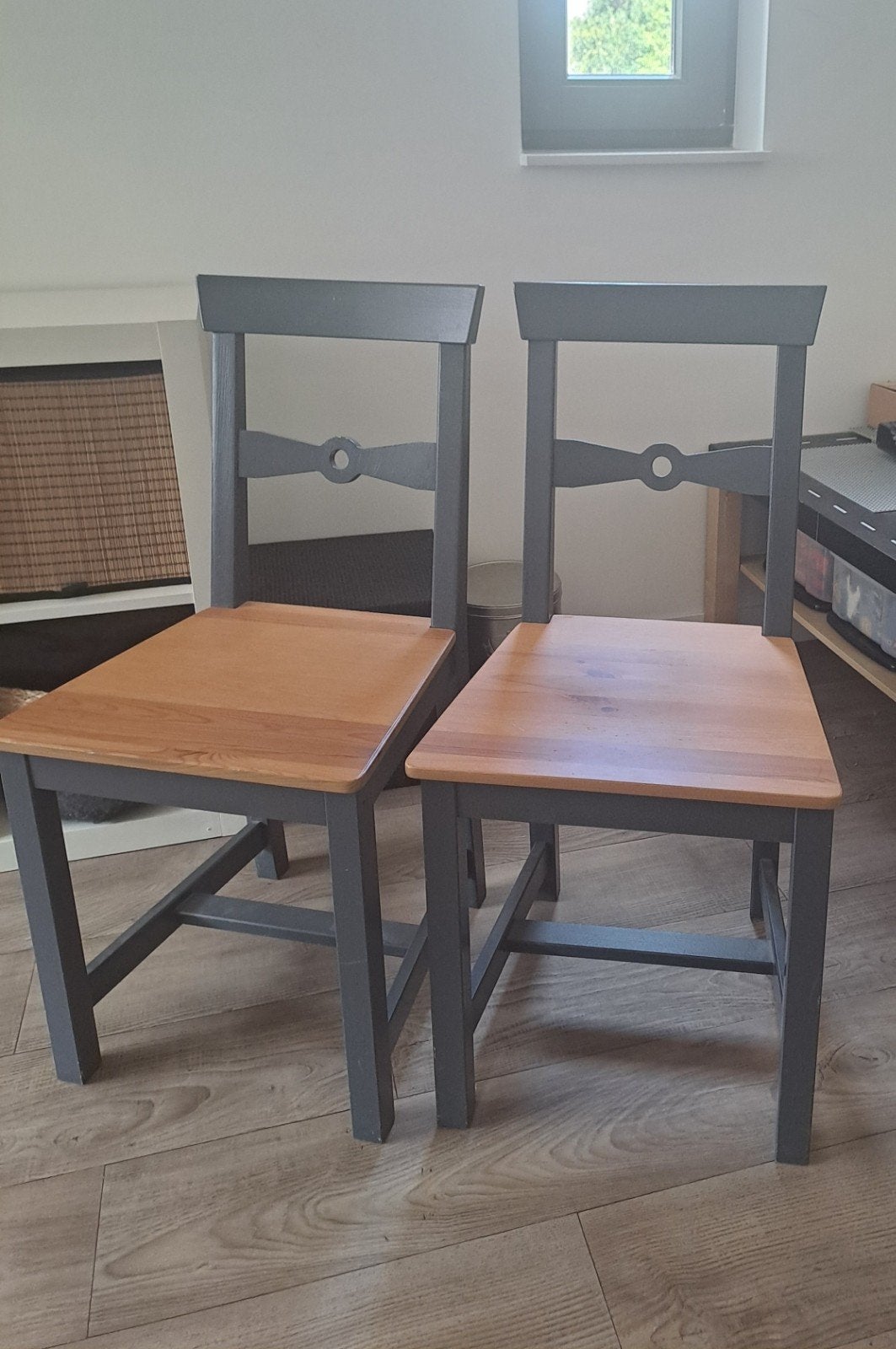 Set van 2 grijs-houten stoelen met houten zitting, Ophalen, Gebruikt, Twee, Modern Landelijk