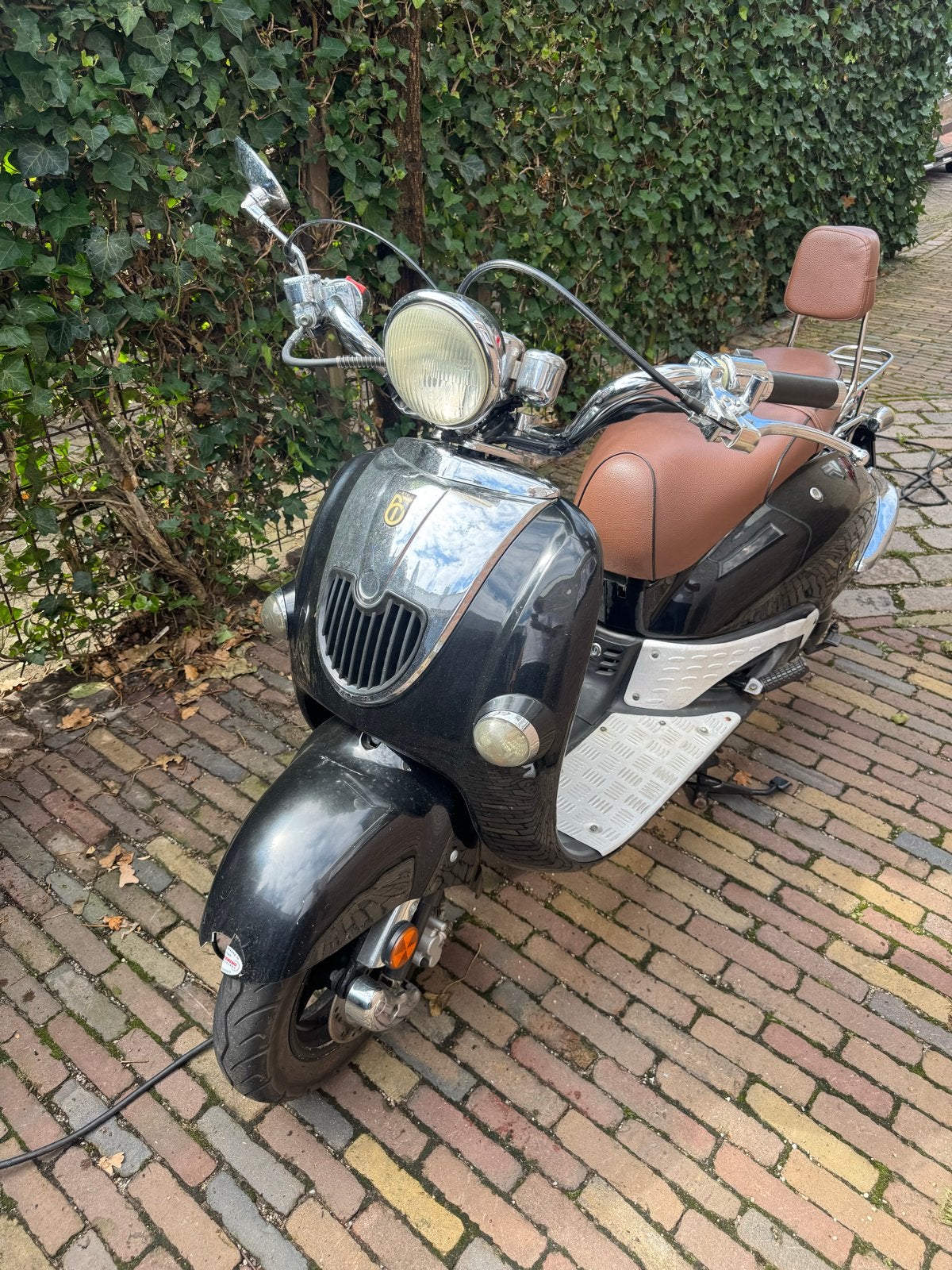 Zwarte Grande Retro Scooter met bruin zadel, Ophalen, Gebruikt, Benzine, Overige merken