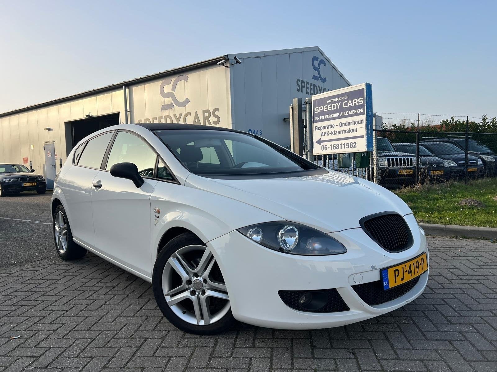 Seat Leon 1.4 TSI Sport-up Motorschade, Gebruikt, Zwart, 4 cilinders, Leon