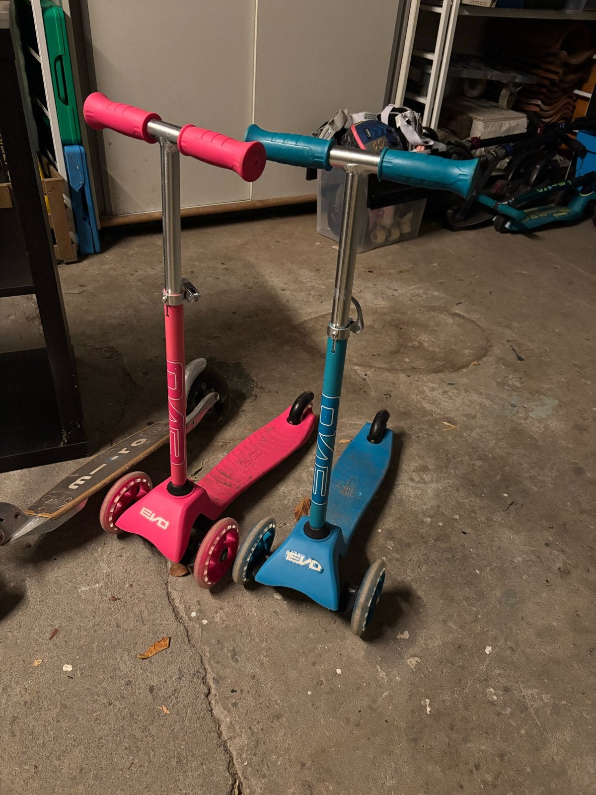 Set van 2 kindersteps: roze en blauw, merk EVO, Fietsen en Brommers, Ophalen of Verzenden, Gebruikt, Gewone step