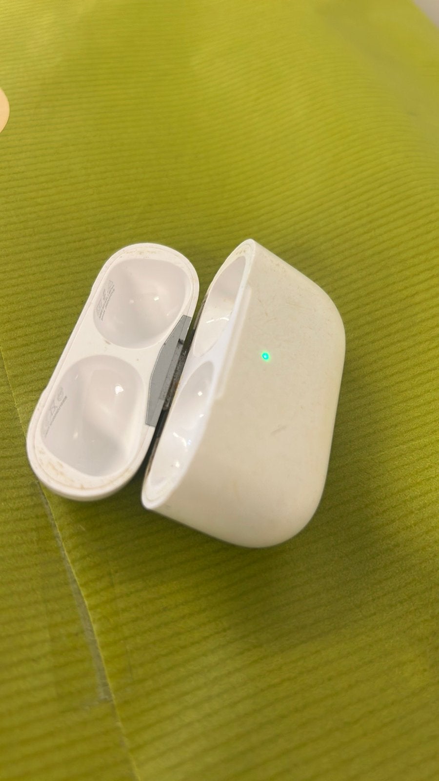 Apple AirPods Pro 2 MagSafe case / oplader, Ophalen of Verzenden, Zo goed als nieuw