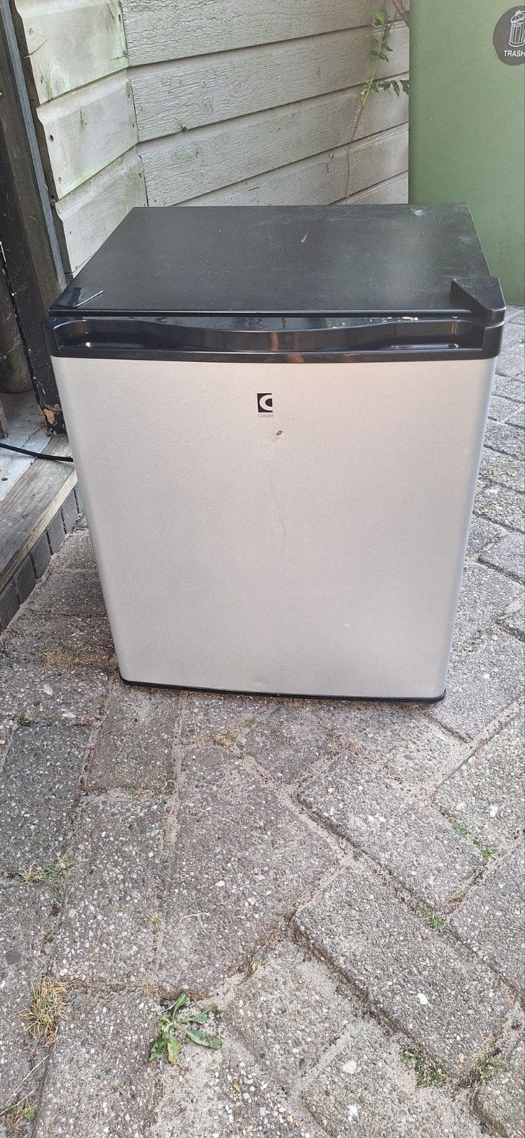 Compacte campinf koelkast - Ideaal voor kleine ruimtes, Witgoed en Apparatuur, Ophalen, Minder dan 75 liter, Zonder vriesvak, Gebruikt
