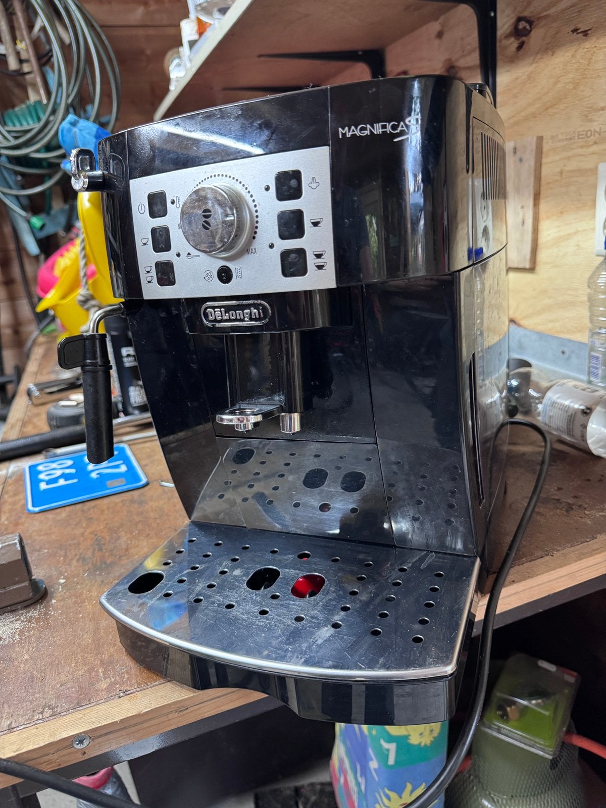 delonghi magnifica S, Gebruikt, Koffiemachine, Ophalen of Verzenden, 2 tot 4 kopjes