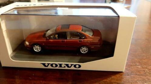 Volvo S40 bordeauxrood modeljaar 1996 volvo promotiemodel, Hobby en Vrije tijd, Modelauto's | 1:43, Ophalen of Verzenden, Nieuw