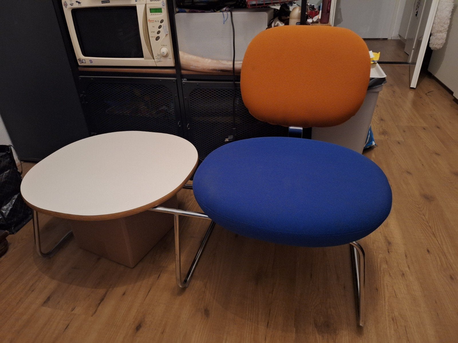 Artifort vega fauteuil met bijzettafel, Ophalen, Zo goed als nieuw, Eén