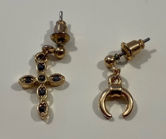 Goudkleurige oorbellen met kruis en hanger, Overige materialen, Hangers, Ophalen of Verzenden, Zo goed als nieuw