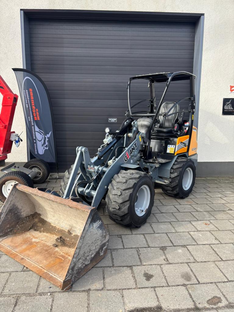 Giant 2300 hd xtra, Ophalen of Verzenden, Wiellader of Shovel