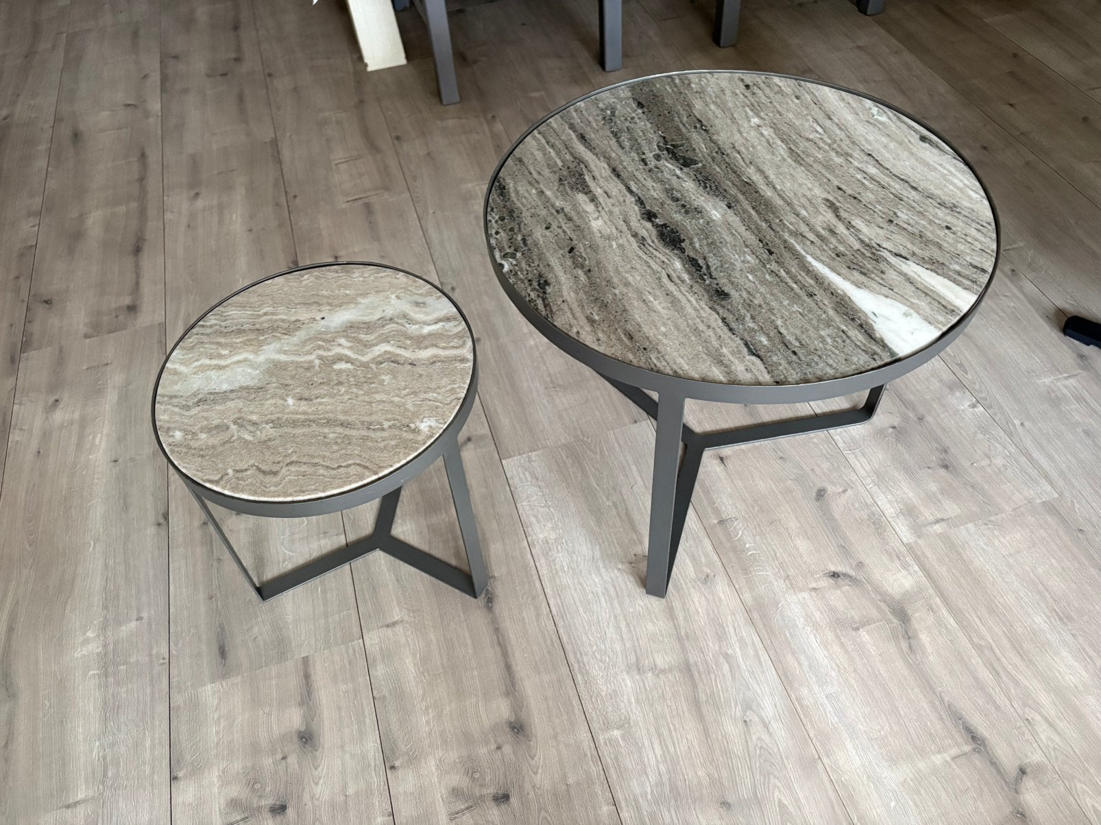 Salontafels, set van 2 met marmeren blad, Huis en Inrichting, Tafels | Salontafels, Ophalen, Zo goed als nieuw, Rond, 50 tot 100 cm