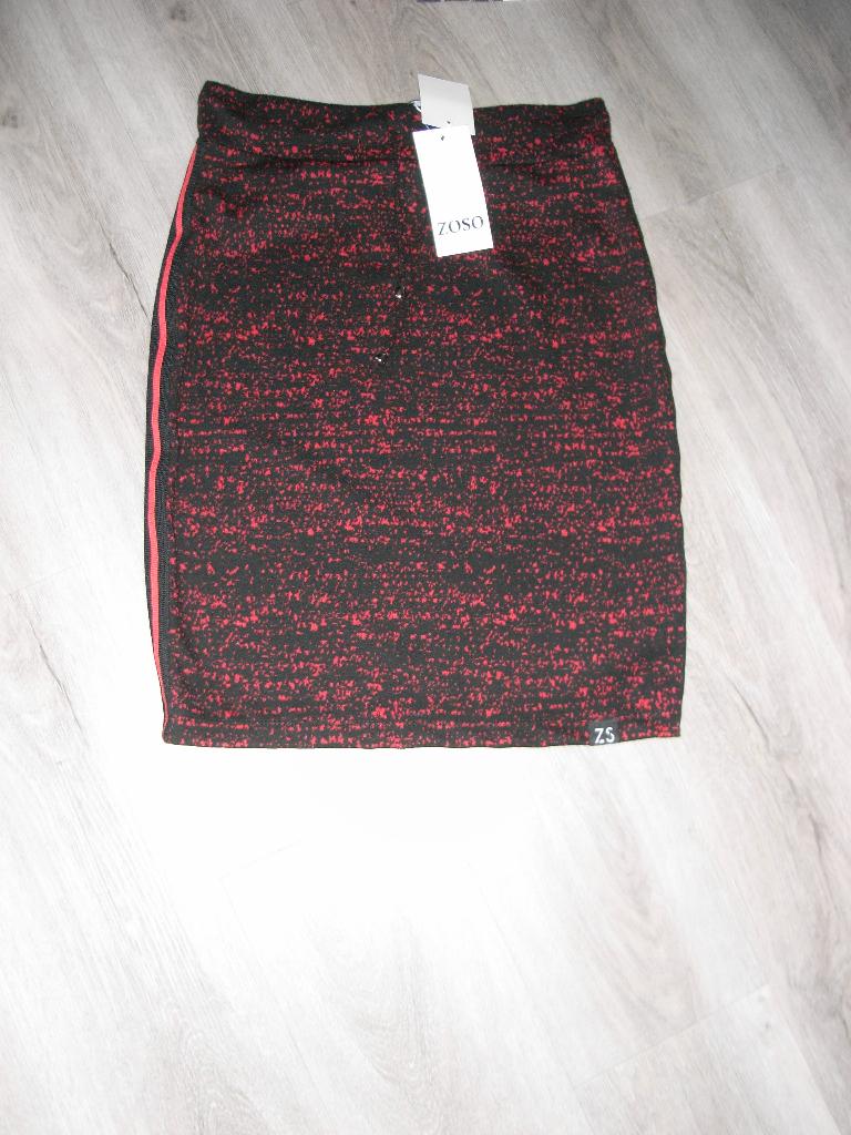 ZOSO rok/skirt zwart/rood bies zijkant mt xs past mt 36, Overige kleuren, Nieuw, Ophalen of Verzenden, Maat 36 (S)
