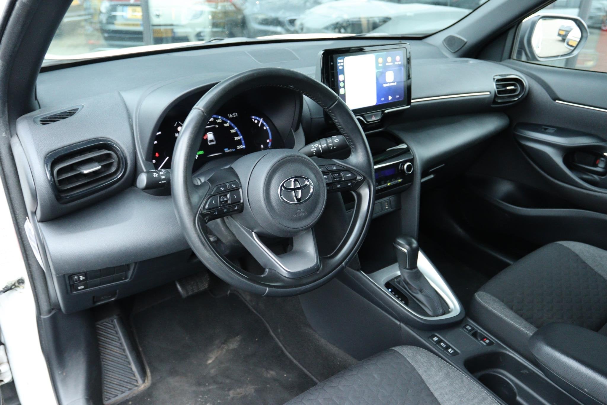 TOYOTA YARIS CROSS 1.5 HYBRID DYNAMIC | CARPLAY | NAVI | CAM, Stof, Gebruikt, 116 pk, Bedrijf