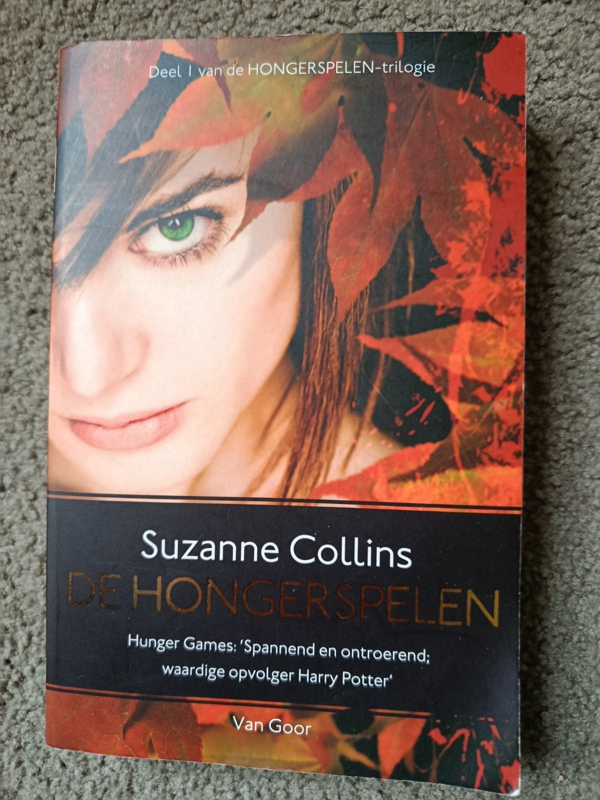 Hunger games Suzanne Collins, Ophalen of Verzenden, Zo goed als nieuw