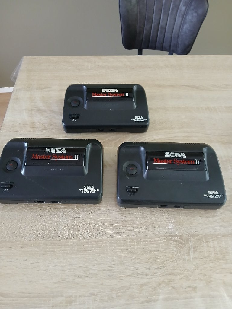 3 keer sega master system ., Spelcomputers en Games, Spelcomputers | Sega, Ophalen of Verzenden, Gebruikt, Zonder controller, Master System