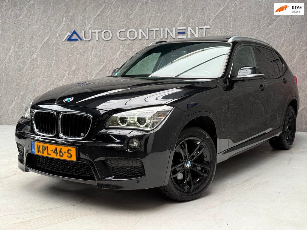 BMW X1 XDrive28i 245 PK / Onderhouden / Panorama / APK, Auto's, BMW, Gebruikt, 4 cilinders, 2000 kg, Zwart
