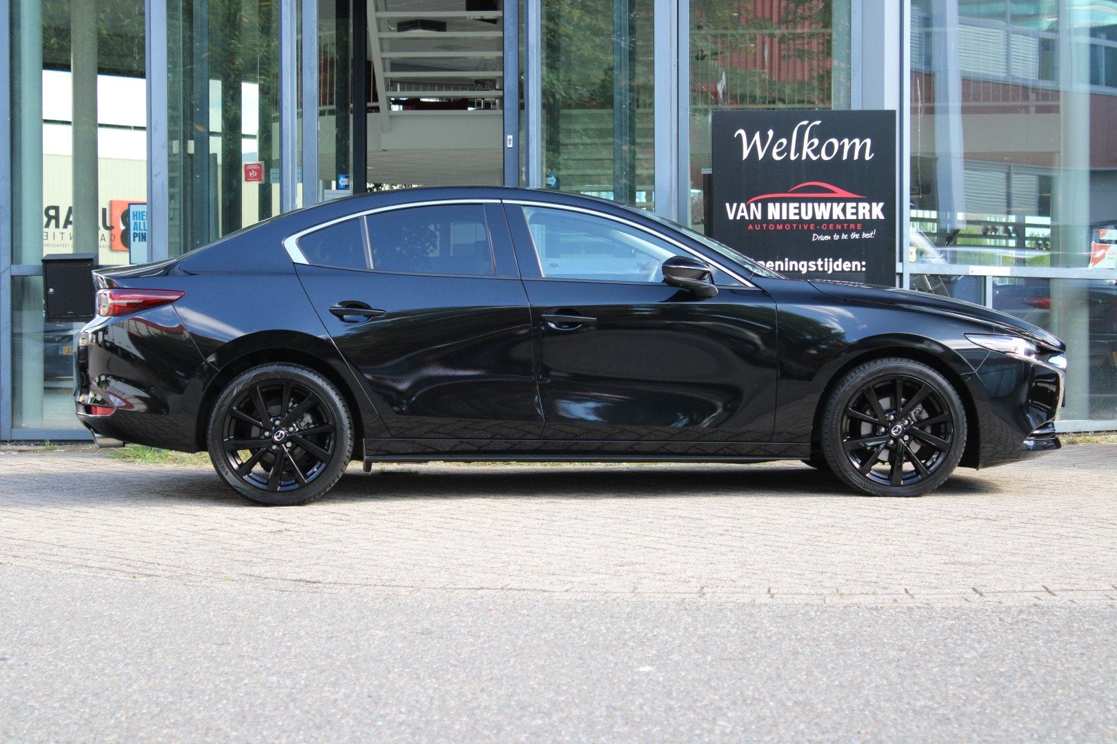 Mazda 3 Sedan Skyactiv-X 186pk Luxury | Leer | Bosé Audio |, Auto's, Mazda, Gebruikt, Zwart, Bedrijf, Handgeschakeld