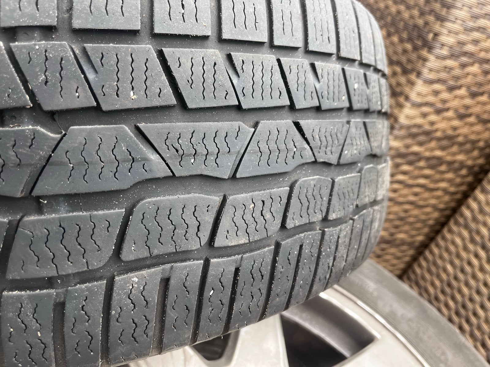 Volvo V70 winterbanden 18  en 17 inch - z.g.a.n. profiel, Ophalen, 18 inch, Gebruikt, Banden en Velgen
