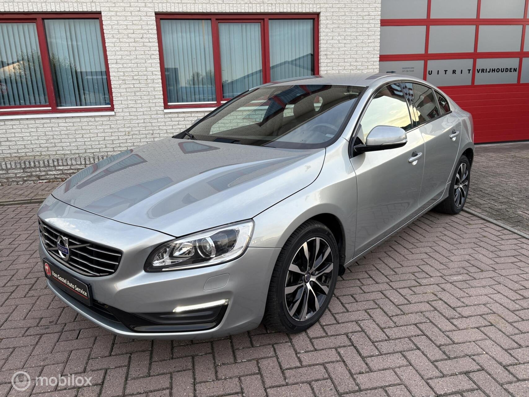 Volvo S60 1.5 T3 Polar+ Dynamic AUTOMAAT/ORIGINEEL NED, Zwart, 4 cilinders, S60, Leder