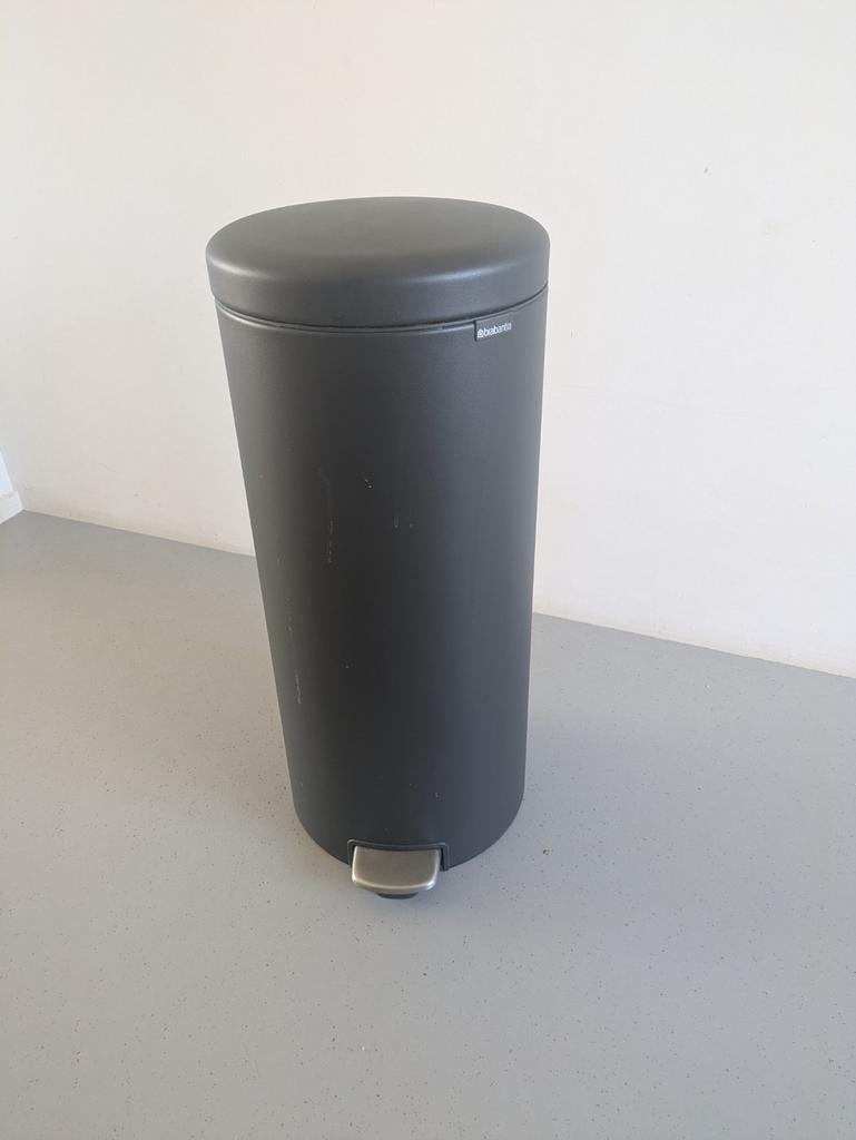 Brabantia NewIcon matzwart 30L, Ophalen of Verzenden, Zo goed als nieuw, Rvs, 50 tot 75 cm
