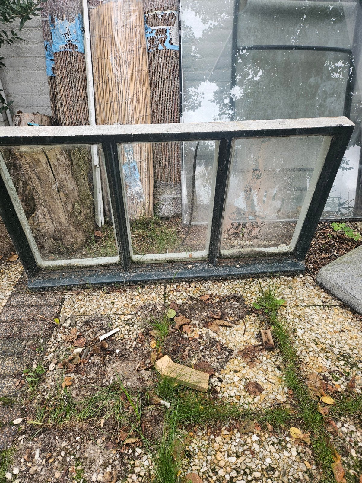 Oud raam in beton frame 1170x630 mm, Ophalen, Gevelraam of Ruit, Gebruikt, Minder dan 80 cm
